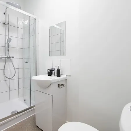 10 Bedroom 8 Bathroom House Sleeps 15