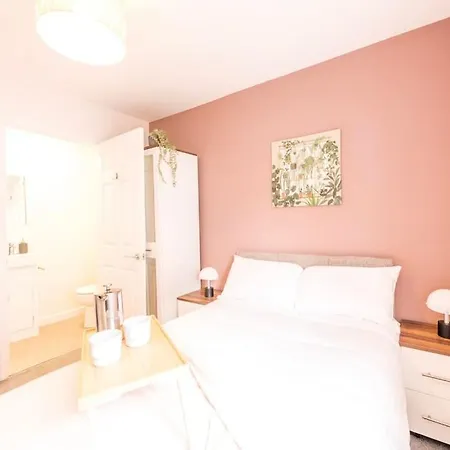 度假居 10 Bedroom 8 Bathroom House Sleeps 15 布里斯托
