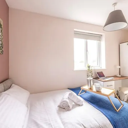 10 Bedroom 8 Bathroom House Sleeps 15 Сasa de vacaciones