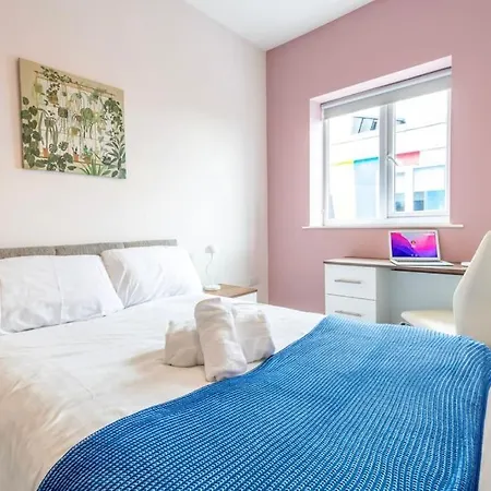 10 Bedroom 8 Bathroom House Sleeps 15 Сasa de vacaciones