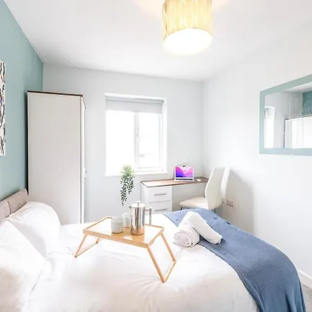 10 Bedroom 8 Bathroom House Sleeps 15 Сasa de vacaciones *