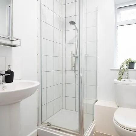 Сasa de vacaciones 10 Bedroom 8 Bathroom House Sleeps 15 Bristol