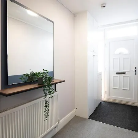 10 Bedroom 8 Bathroom House Sleeps 15 Сasa de vacaciones