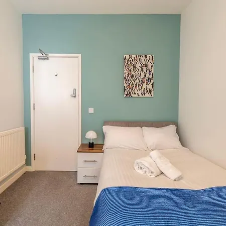 10 Bedroom 8 Bathroom House Sleeps 15 Сasa de vacaciones *