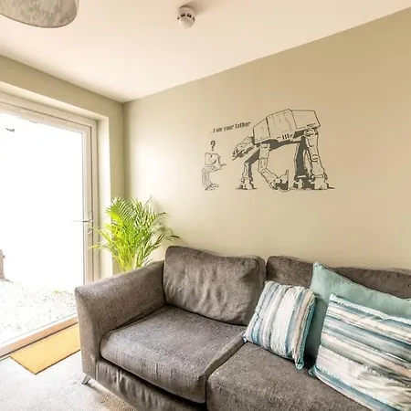 10 Bedroom 8 Bathroom House Sleeps 15 Сasa de vacaciones