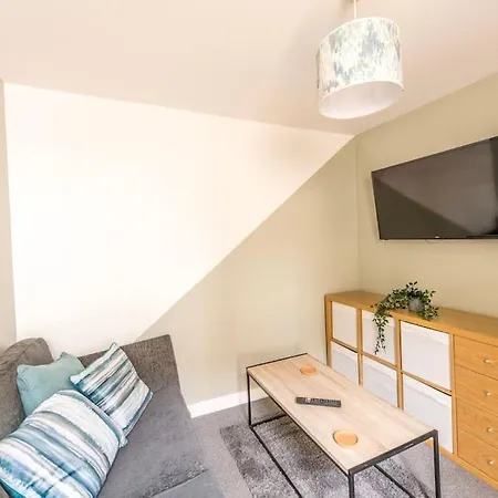 10 Bedroom 8 Bathroom House Sleeps 15 *