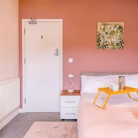 10 Bedroom 8 Bathroom House Sleeps 15 Сasa de vacaciones *