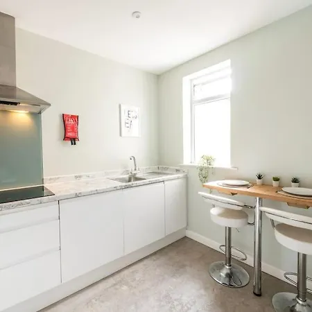 Сasa de vacaciones 10 Bedroom 8 Bathroom House Sleeps 15 Bristol