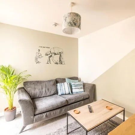 10 Bedroom 8 Bathroom House Sleeps 15 Сasa de vacaciones *