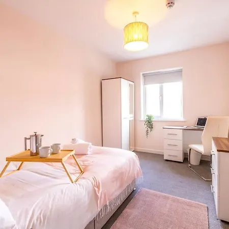 10 Bedroom 8 Bathroom House Sleeps 15 Сasa de vacaciones