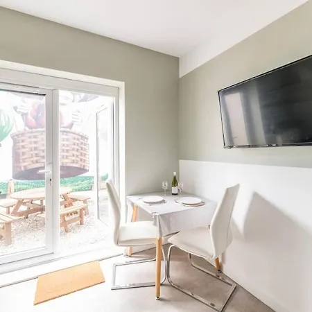 10 Bedroom 8 Bathroom House Sleeps 15 Сasa de vacaciones *