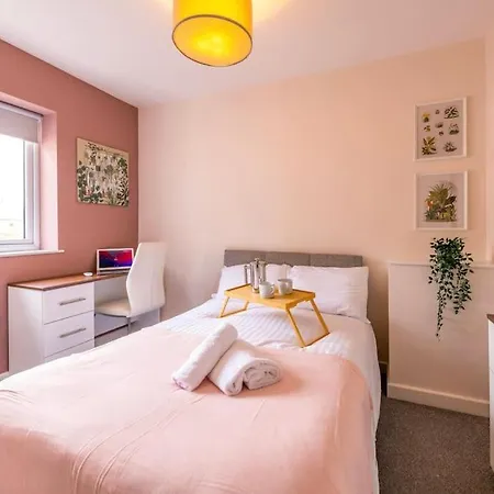 10 Bedroom 8 Bathroom House Sleeps 15 Сasa de vacaciones *