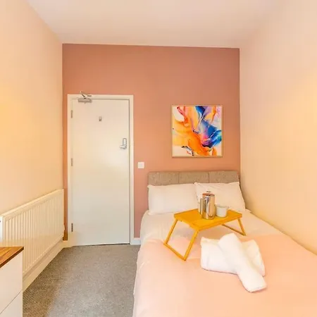 10 Bedroom 8 Bathroom House Sleeps 15 Tatil Evi Bristol